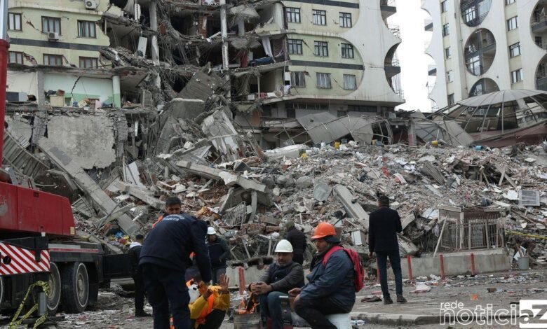 Mais de 3 mil pessoas morreram em Terremoto na Turquia