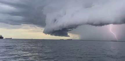 Nuvem gigante traz temporal e rajadas de até 139 Km/h no Litoral