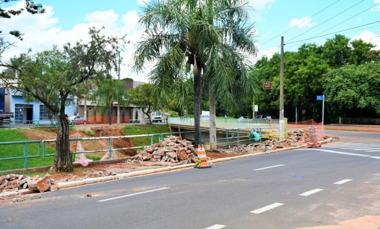 Avenida Aurora Forti Neves passa por revitalização com novo calçamento, paisagismo e pintura