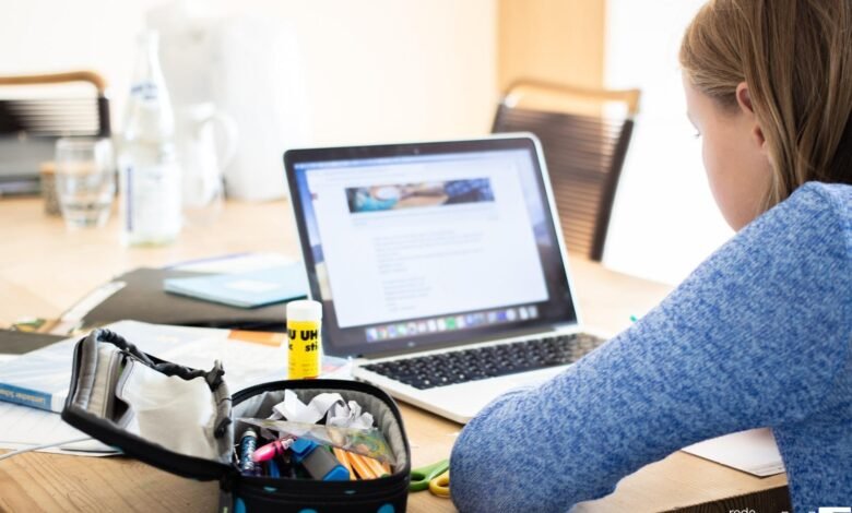 Mais de 90% das crianças e adolescentes brasileiras convivem com a internet