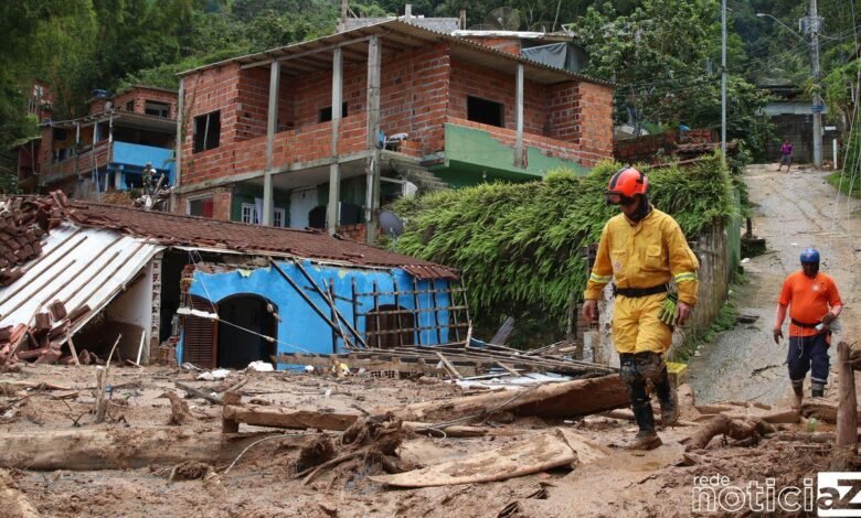 Sobe para 49 o número de mortos no litoral norte de São Paulo