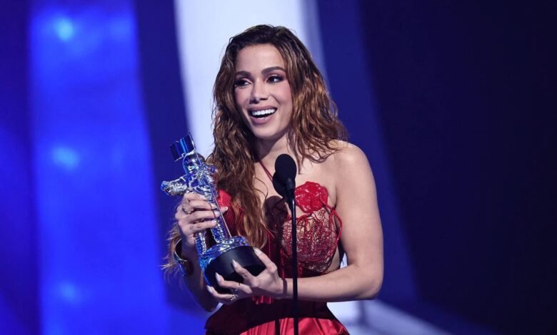 Anitta deixa gravadora Warner após reclamações públicas e campanha