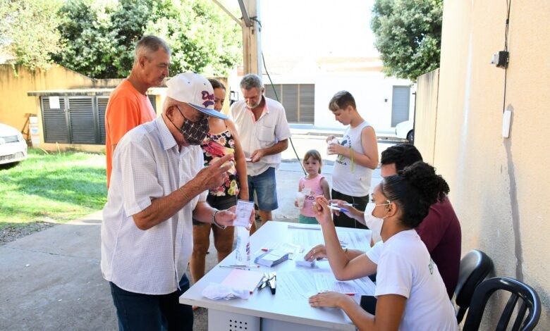 Dia 'D' de vacinação imuniza cerca de 500 moradores contra influenza