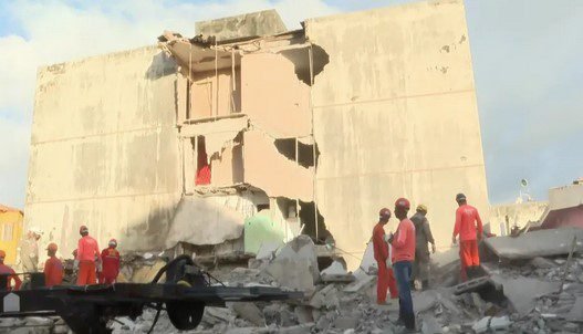 Prédio desaba e mata duas pessoas em Pernambuco