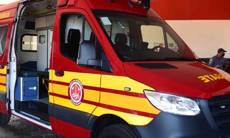 Colisão entre carro e moto deixa pai e filha feridos