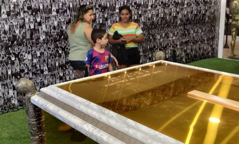 VÍDEO - Mausoléu de Pelé é inaugurado na cidade de Santos