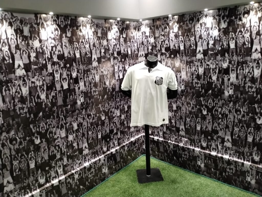VÍDEO - Mausoléu de Pelé é inaugurado na cidade de Santos