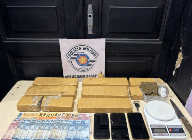 PM detém três homens, uma mulher e apreende 5kg de maconha