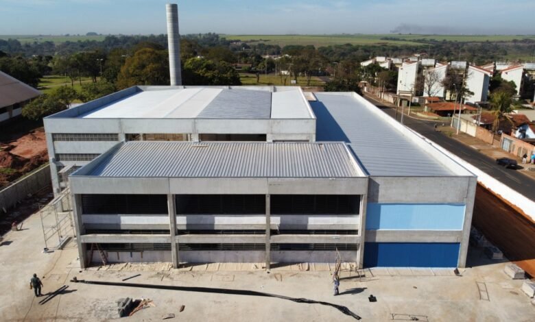 Nova escola do bairro Nadir Kenan tem cerca de 70% das obras concluídas