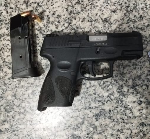 Homem é detido por porte ilegal de arma e violência doméstica