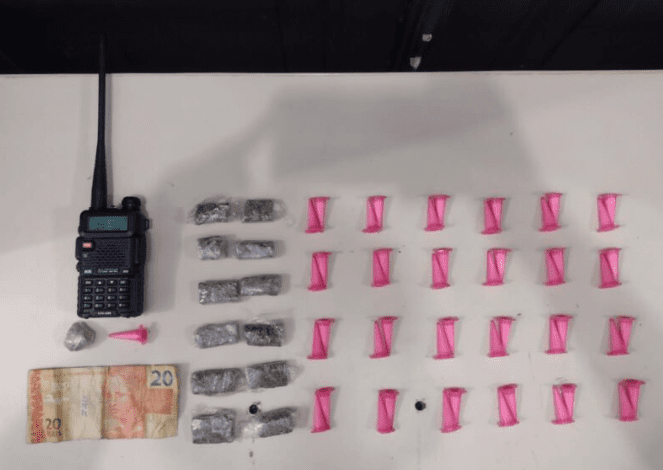 Polícia apreende drogas e rádio de comunicação em Bebedouro