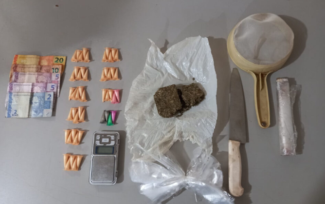 Apreensão de drogas em mata leva à prisão de menor de idade pela PM