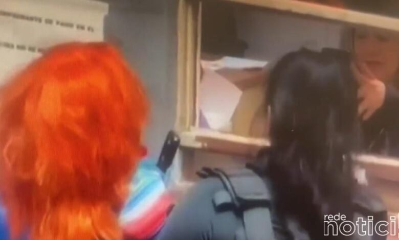 VÍDEO - Boneco de Chucky é preso pela polícia